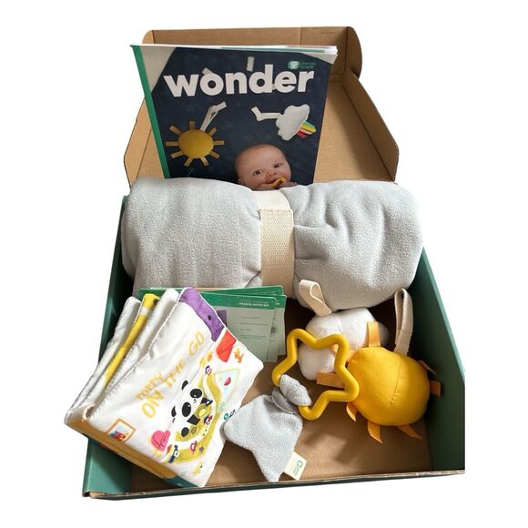 Kiwi Co Panda Crate Tummy Time Travel Set Hand Eye Coordination Educational Toys - Picture 2 of 4